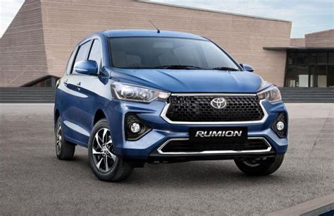 Toyota Rumion Variant Wise Features Explained Cardekho