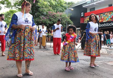 Blocos Do Coletivo Popular Levaram Cultura Para A Avenida Brasil Em Foz