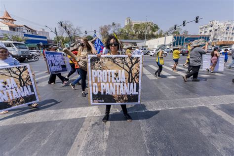 Revoada em Defesa do Pantanal ocupa ruas de Cuiabá em protesto contra