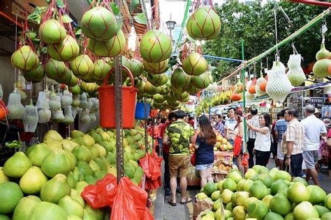 Fewer pomelos for Chinese New Year due to haze and rain | The Straits Times