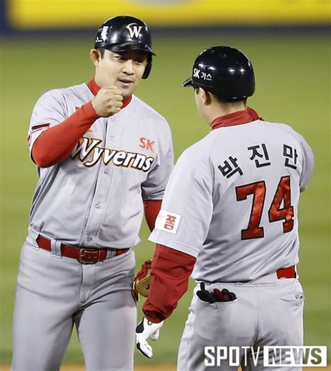 4일 Kbo 리그 정의윤 원맨쇼 Sk 한화 꺾고 2위 지켜5연패 늪 빠진 거인영상