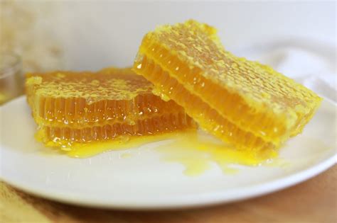 What is Honeycomb? – Real Raw Honey