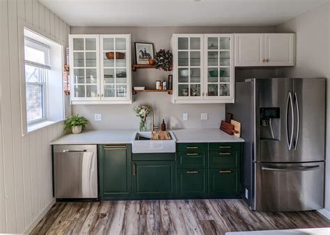 White Kitchen Cabinets With Stainless Appliances