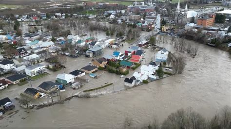 Inondations à Baie Saint Paul La ville est coupée en deux