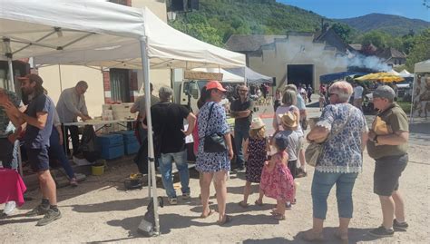 Lhuis Les Producteurs Et Artisans Locaux Lhonneur De La E Foire