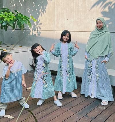 Artis Indonesia Yang Pilih Sage Green Sebagai Busana Lebaran