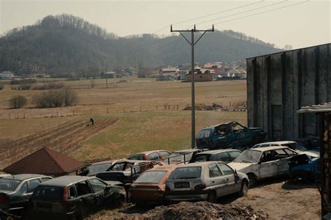 Maximilian Gödecke PEOPLE ON THE MOVE AT THE BOSNIAN CROATIAN BOARDER