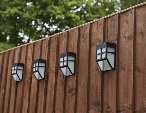 Pack of 4 Solar LED Fence Lights – Gablemere