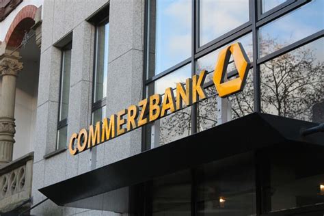 Commerzbank kehrt 2025 zu Hauptversammlung in Präsenz zurück