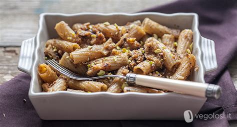 Pasta Con Uva Briciole Di Pane Croccanti E Pistacchi Vegolosi It