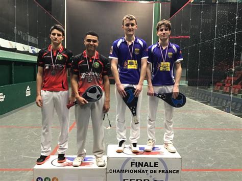 Champion de France Juniors paleta gomme creuse en trinquet Société