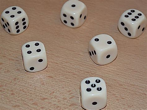 Hry s šesti kostkami