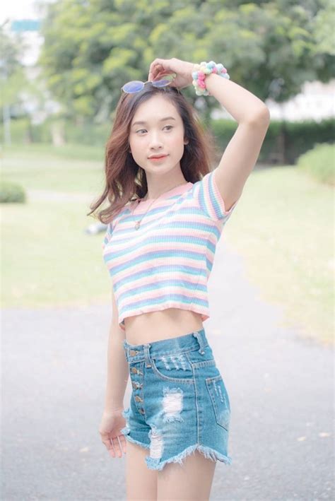 Hot girl đeo kính cận cực gợi cảm