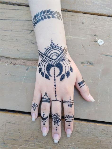 Pin su mehendi design