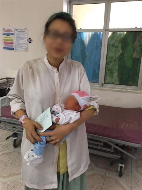 Mẹ con hot girl Bella đã được một người đàn ông nhận giúp đỡ trong 3 năm