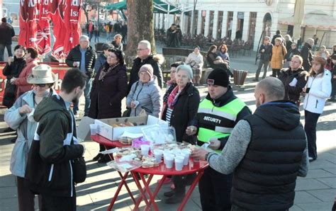 Na Trgu Slobode U Tuzli Obilje En Pravoslavni Praznik Bo I Valter