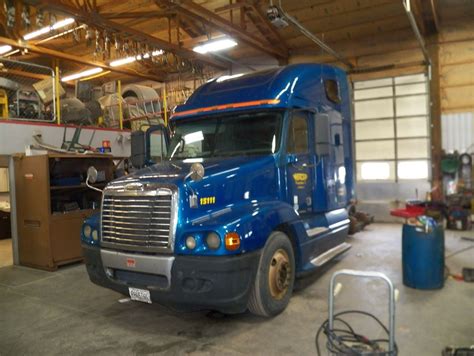 Salvage 2008 Freightliner C120 CENTURY Conventional W Sleeper For