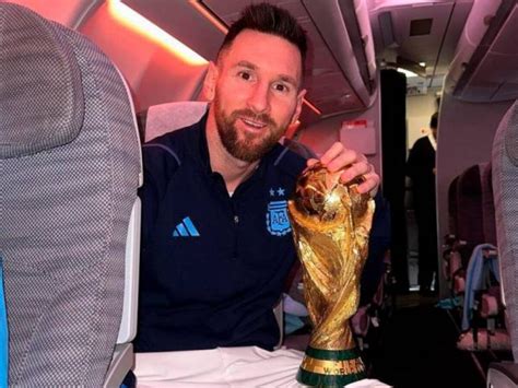 Lionel Messi Durmió Y Se Despertó Con La Copa Del Mundo En La Cama “buen Día” La 100