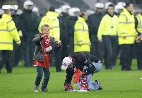 Fortuna Düsseldorf So Lief Die Skandal Relegation Gegen Hertha Bsc Von