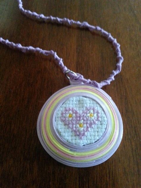 Collana Realizzata Con La Tecnica Del Quilling Del Punto Croce E Del