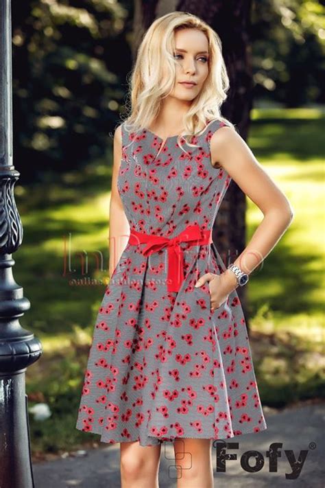 Rochie Fofy Eleganta Cu Flori Rosii Rochie Fofy Eleganta Cu Flori Rosii