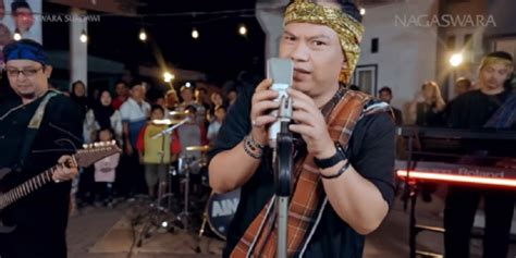 Lirik Lagu Kumaha Aing Wali Band Diadona Id