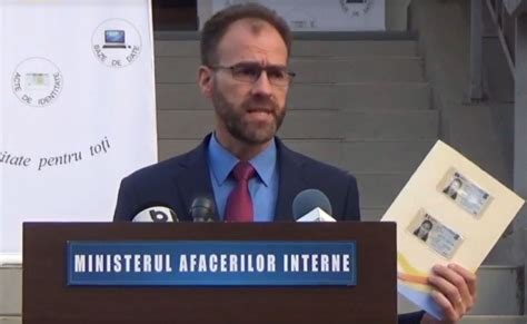 MAI De ce s a introdus GEN în loc de SEX și s a eliminat tricolorul de pe noile cărți de