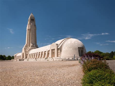 El Monumento Del Osario De Douaumont Cerca De Verdún Francia Imagen