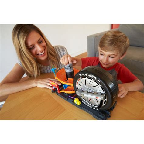 Hot Wheels Tekerlekli Yarış Dünyası Oyun Seti Bebekya