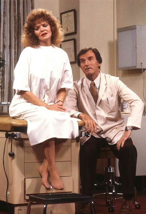 TV Actor Robert Hogan Dies at 87