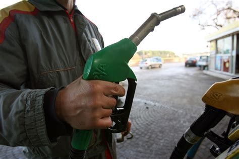 Il Prezzo Del Petrolio Aumenta Ancora Benzina Sempre Pi Cara