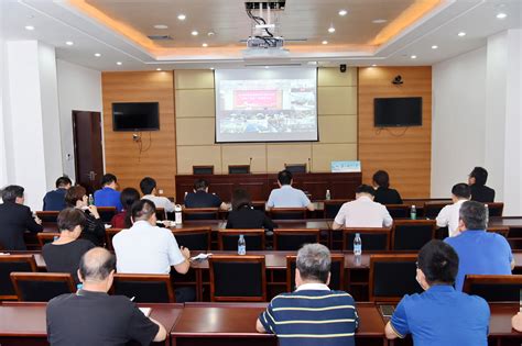 学校组织收看全省教育系统传达学习全国“两会”精神视频报告会