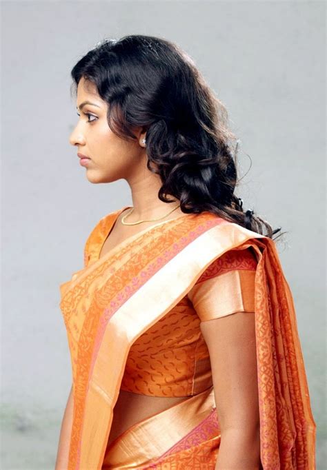 Amala Paul In Saree Hot Photo Gallery Amala Paul Latest Wallpapers Mynaa Actress Amala Paul