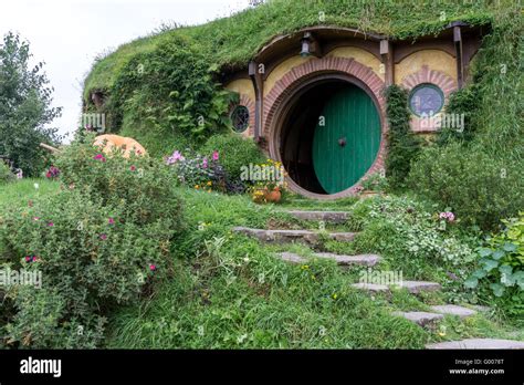 Bilbo baggins house hi-res stock photography and images - Alamy