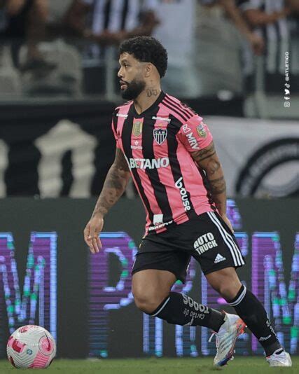 Camisas Alusivas Ao Outubro Rosa V O A Leil O Clube Atl Tico Mineiro