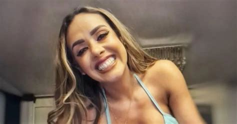 Dorita Orbegoso luce más sensual que nunca imponiendo la tendencia del bikini con aro invertido