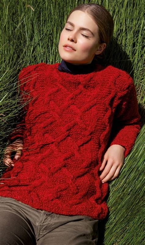 Красный пуловер с ромбами и косами | Thick sweaters, Aran sweater ...
