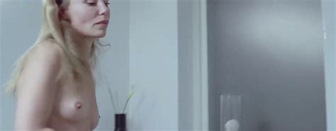 Nude Video Celebs Fanny Risberg Nude Middag Med Familjen