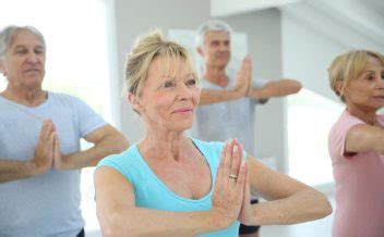 Yoga para idosos Conheça os benefícios do yoga na terceira idade