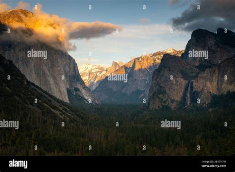 Yosemite Valley from epic Tunnel View in Wawona Road in California ...