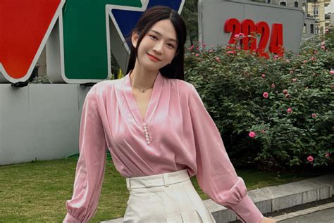 Hot girl Lê Bống ngày càng nhuận sắc dù đã kín như bưng