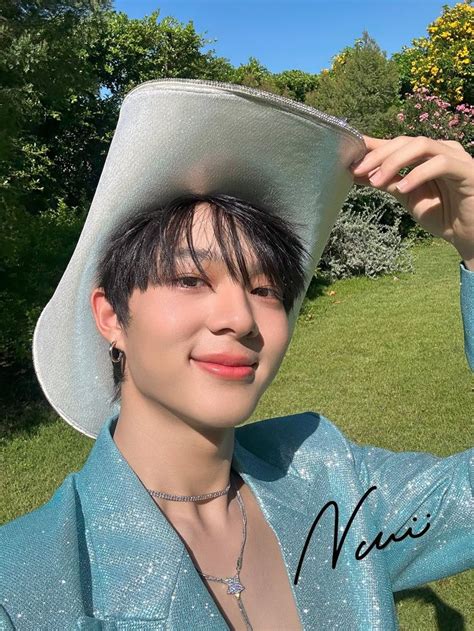 Pin by 𝑺𝓱𝓮𝓲 on Nunew meow Gay art Actors Singer