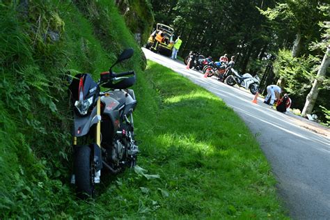 Photos Deux motards blessés dans un choc frontal dans le col du Ballon