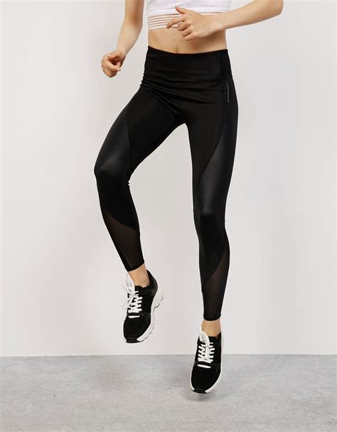 Спортивные леггинсы с контрастной отделкой | Sports leggings, Clothes ...