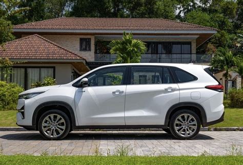 toyota innova cross  gia lan banh khuyen mai moi nhat