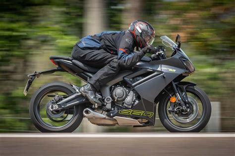 Triumph Daytona 660 A Nova Média Esportiva Que Impõem Respeito