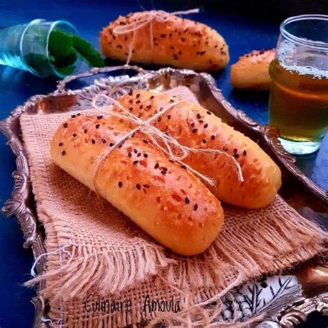 Petits pains fourrés aux saucisses de poulet aux herbes Culinaire