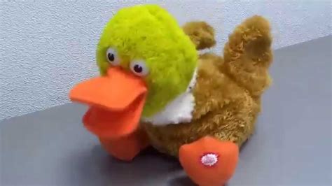 Интерактивная игрушка утка - YouTube