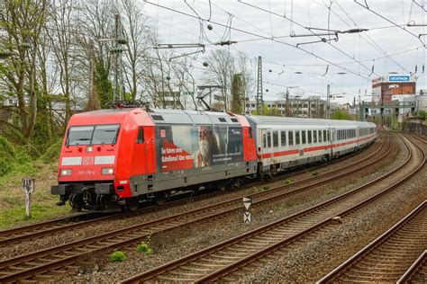 Die 101 001 hat am 22.6.2003 eine neue Werbung bekommen - Bahnbilder.de