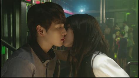 HOT 트라이앵글 회 궁지몰린 임시완 클럽에서 티아라 지연과 입맞춤 YouTube
